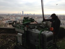 Grutage d'atelier de forage dans le Vieux Lyon, Montée du Gourguillon, LYON, Rhône (69) 